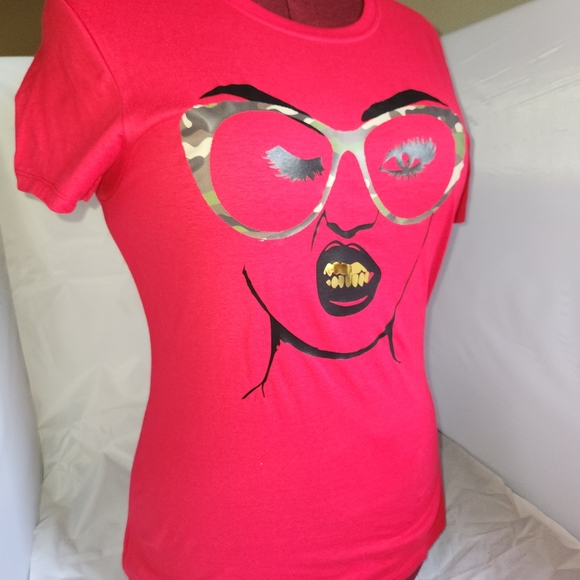 Red Gold Grill w/Glasses Tshirt - Picture 3 of 4